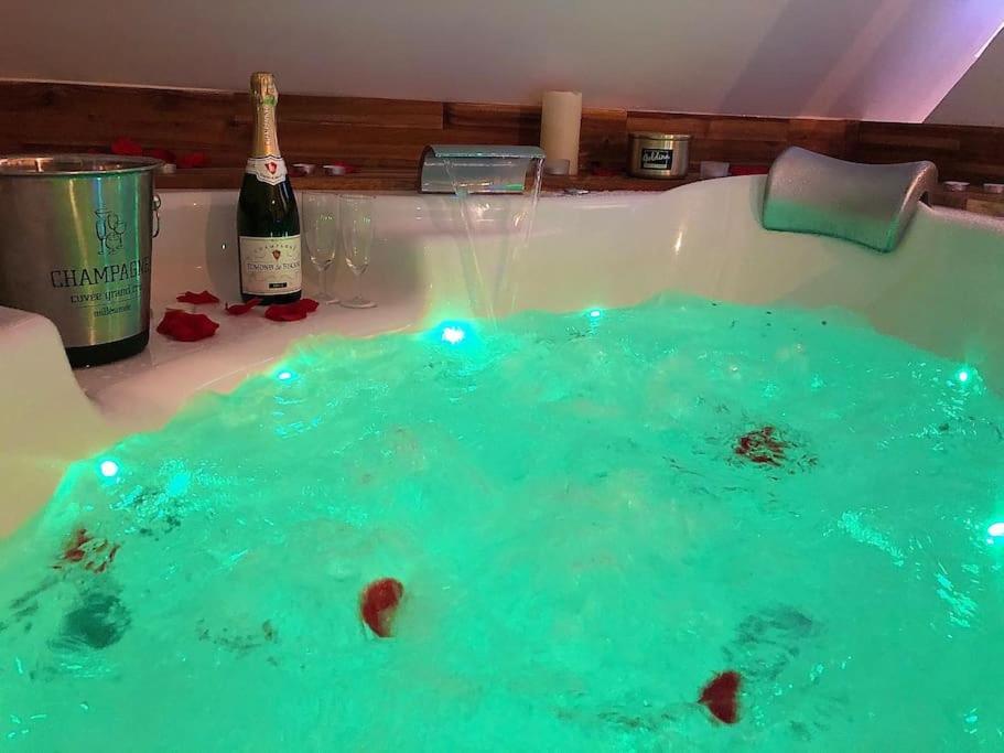 Sejour Detente Au Coeur De Macon Spa,Cine,Bouteille Offerte Exterior foto