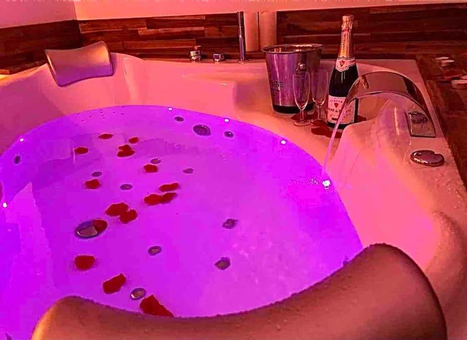 Sejour Detente Au Coeur De Macon Spa,Cine,Bouteille Offerte Exterior foto